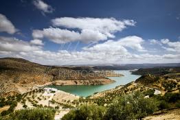 Image du Maroc Professionnelle de  Le Barrage Allal Al Fassi est situé dans la Province de Sefrou sur Oued Sebou avec un volume de stockage de 63.7 Mm3, il contrôle un bassin versant de 5.400 km2. Ce Barrage a été mis en service en 1990. But de l'ouvrage  production d'électricité, irrigation et protection contre les crues, Jeudi 8 septembre 2005. (Photo / Abdeljalil Bounhar) 